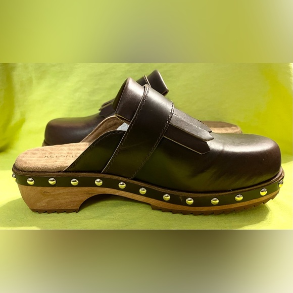 KELSI DAGGER BROOKLYN: Woman size 6 Brown leather clogs that slip on with ease. - Picture 2 of 11
